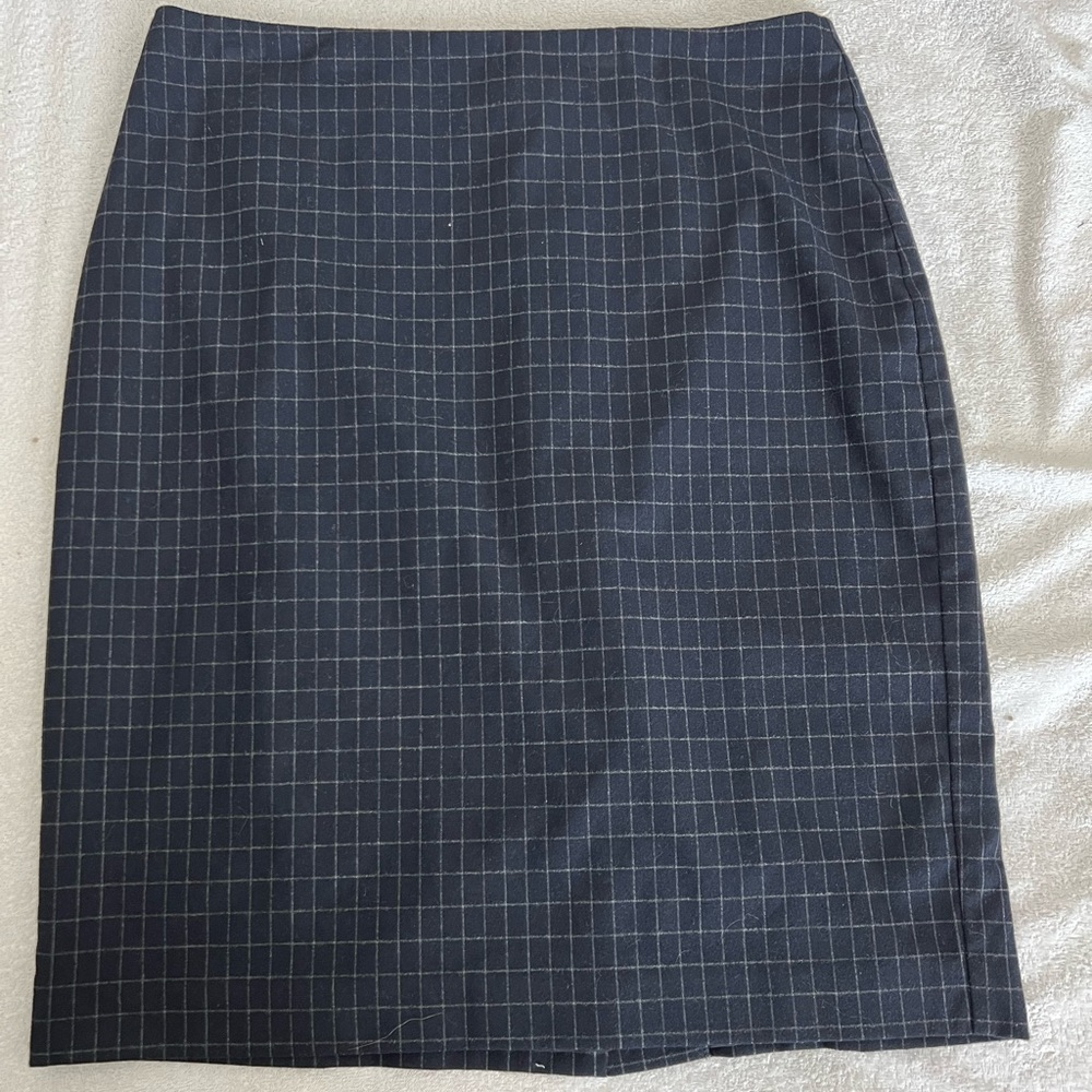 Loft size 8 Navy Blue Checkered Print Pencil Skirt.